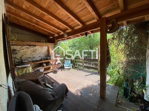 Située à Campagne-sur-Arize (09350), cette charmante maison de village bénéficie d'une terrasse avec cuisine d’été offrant une vue et l'axé à la rivière. La proximité des commerces locaux et des sentiers de randonnée permet de profiter pleinement du ...