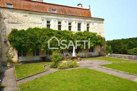 Les Lèves-et-Thoumeyragues - Château de la Beauze from the 15th and 16th century - 15 rooms - 7 bedrooms - 681 m² - Wooded park of 2.7 ha - In the middle of the vineyards Discover this very beautiful residence which offers the charm and calm of the c...