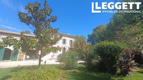 A31802BDG33 - You'll fall in love! A few minutes from Coutras This magnificent property of over 165 m² is set in lush greenery on the banks of a river and offers spacious accommodation. 3 bedrooms including 1 suite, 1 large living room bathed in ligh...