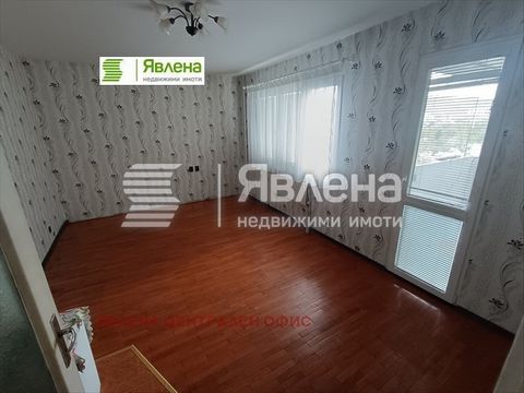 Yavlena offers a large 3-bedroom apartment located in the residential district. Modern suburb - gr. Sofia with an area of 93 sq.m. (year of construction 1995) It is located on the eighth of nine floors. The spaces are distributed as follows: a large ...