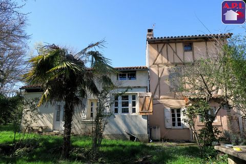 Asse Mirepoix/Pamiers, casa bifamiliare laterale di circa 140 mq abitabili, su terreno alberato di 3120 mq di cui 2260 mq edificabili, ingresso, ampio soggiorno con camino, angolo cottura separato, ufficio, 4 camere da letto di cui uno al piano terra...