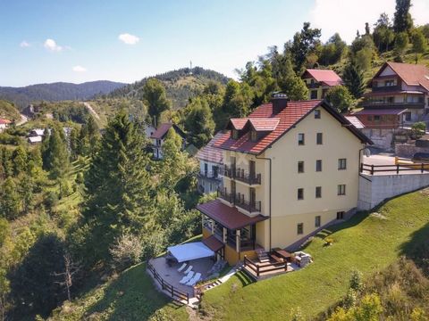 Location: Primorsko-goranska županija, Fužine, Fužine. FUŽINE – Geschäfts-/Wohngebäude direkt am See mit 7 Wohnungen, Sauna, Whirlpool, 4 Sterne, etabliertes Unternehmen! Wir laden Sie zu einem unvergesslichen Erlebnis inmitten der Natur im wundersch...