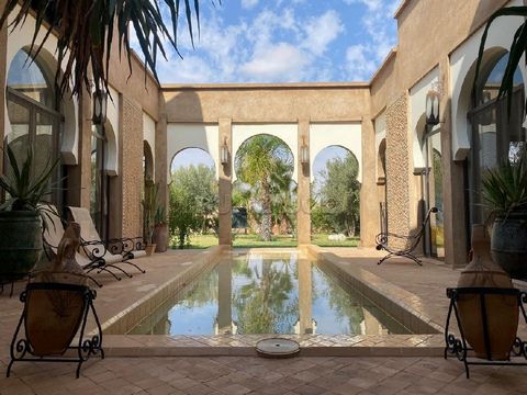 In a secure residence with communal swimming pool on the road to Fez, there is a villa on a plot of 418m², laid out as follows: On the ground floor, a living room with fireplace, 2 bedrooms, one of which has an en-suite bathroom, an equipped kitchen,...