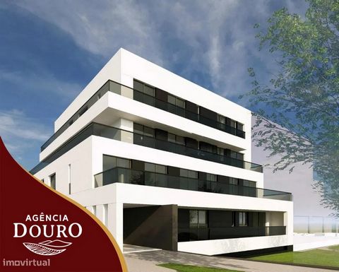 Apartamento T2 com boas áereas, terraço, projeto executado pela Construtora Lourenço & Oliveira, Lda. O Ovídeo Terraces conta com 16 frações com tipologias studio, T1 e T2. Apartamento situado no rés de chão, frente, fração B, 107 m2 de área construí...