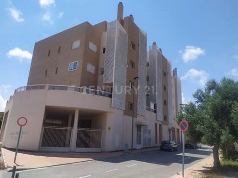 Do you want to buy a parking space in Campello? Excellent opportunity to acquire this 25m² parking space located in the town of Campello, Alicante. Within the urban area, where we find all kinds of necessary commerce, as well as the services and infr...