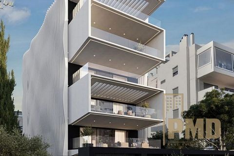 Glyfada (Central), appartement de 149,21 m², 1er étage, 2 chambres (parentale avec salles de bains attenantes), 2 salles de bains, 1 WC, cuisine indépendante, salon et salle à manger décloisonnés, vérandas. Piscine privée lumineuse, chauffage au sol ...