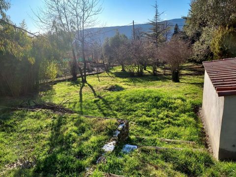 BERRE LES ALPES, Prachtige bouwgrond van 1.115m² op het Zuid/Westen in de woonwijk Super Berre. Helder en zonnig, goed bereikbaar, met een groot vlak deel, een mooi bebost deel en de rest zacht glooiend. Bodemonderzoek reeds uitgevoerd; Ongeveer 150m...