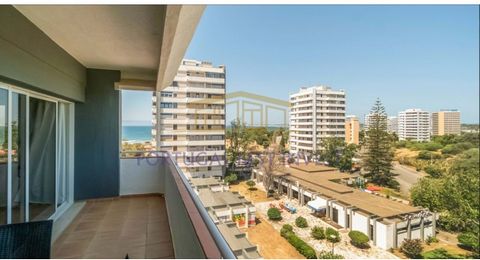 T0 apartment on the 6th floor in Alvor next to the beach and with sea views. Located 2 minutes walk from Alvor beach. The comfortable studio consists of a sleeping area with built-in wardrobe, a living area, a fully equipped kitchenette and a complet...