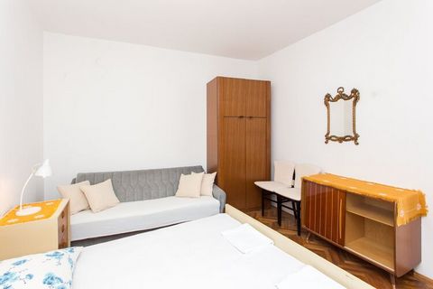 Located 1.5 km from the UNESCO-listed Dubrovnik's Old Town, Guest House Ljubica offers five accommodation unites. Luggage storage before check in is available. This double room can accommodate up to two persons. It comes with private bathroom and fea...