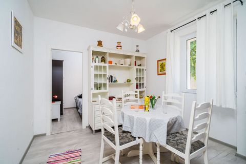 Apartment Luka is self catering accommodation located in Dubrovnik, 2 km away from Dubrovnik Old Town. Public parking is possible at the location nearby but the reservation is not possible. This lovely two bedroom apartment is situated on the first f...