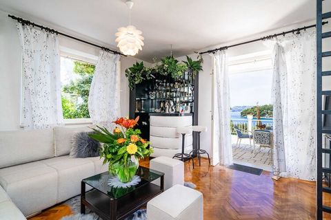 Apartments & Rooms Mara & Petrunjela is located in Cavtat which is 20 km away from the center of Dubrovnik. It takes 30 min driving to get to Dubrovnik. It is a seven-unit apartment with a balcony which provides outdoor seating area. It is a relaxing...