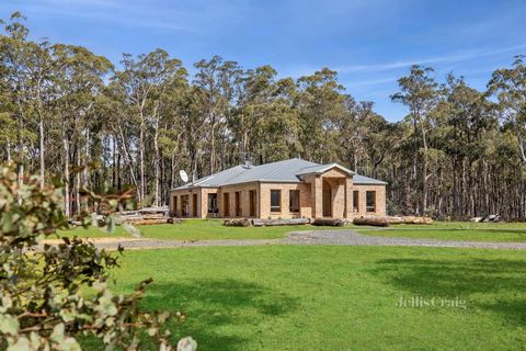 Welcome to your very own slice of paradise in the heart of Ashbourne, where tranquillity meets comfort on a sprawling 17.52 ha (approx.), conveniently located only 15 minutes from the vibrant towns of Woodend and Trentham. Nestled within a serene bus...