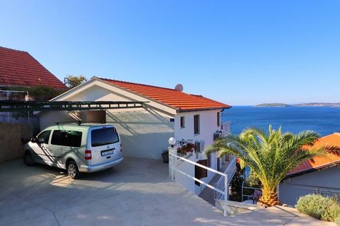 Seaside Apartments Hrkać are located only 7 km away from Orebić. The property offers three accommodation units. All units feature free WiFi, air conditioning, cable TV, equipped kitchenette, private bathroom and terrace with sea view. Private parking...