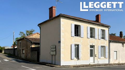 A31920PIM86 - Cette maison classique d'après-guerre a été solidement construite en 1949. Elle offre un logement confortable et spacieux ainsi qu'un potentiel de développement et de revenus éventuels. Cette propriété exceptionnelle est accompagnée d'u...