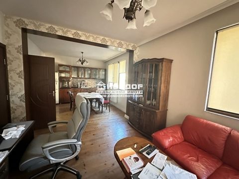 Oferta 63388: Le ofrecemos una segunda planta residencial de un edificio de cinco plantas con una superficie real de 109 metros cuadrados. y GARAJE PLANTA BAJA incluido en el precio. Consta de una cocina con comedor, una sala de estar, dos dormitorio...