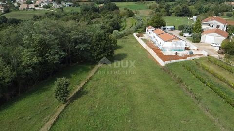 Location: Istarska županija, Barban, Barban. ISTRIA, BARBAN - Spacious building plot with an open view! We offer a spacious building plot in a very quiet location surrounded by a few houses and lots of nature. The position of the land offers an open ...