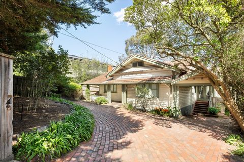 Set on large garden allotment of 804sqm approx. behind a tall Cyprus hedge on the hill near Melbourne’s highest point; this classic Californian family home is surrounded by several mature trees. Offering a tantalising opportunity redevelop, the curre...