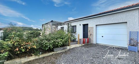 À la recherche d’un cadre de vie paisible et agréable ? Ne cherchez pas plus loin ! Cette superbe propriété se situe à Sainte-Florine (43250). À seulement 15 minutes d'Issoire et Brioude, cette maison moderne, construite en 2016, vous offre un enviro...