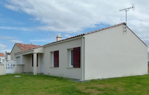 Deux Sèvres, (79000) Saint-Liguaire, à vendre maison de plain-pied environ 85m² comprenant 5 pièces, sur un terrain d'environ 500 m²222 000 euros charge vendeur Située à proximité des commerces, Romain Tirbois 06 87 25 69 96 www.proprietes-privees.co...