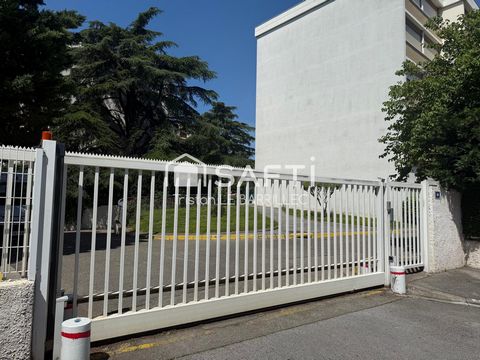 À Vendre Box sécurisé 15 m² 7 Collines, Nîmes avec l'électricité