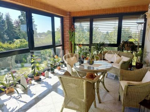 +++ Bitte haben Sie Verständnis, dass wir nur Anfragen mit VOLLSTÄNDIGEN persönlichen Angaben (komplette Anschrift, Rufnummer und E-Mail) beantworten werden! +++ Das Einfamilienhaus im Bungalowstil verfügt über 5 Zimmer, Küche und Bad. Ein Hobbyraum ...
