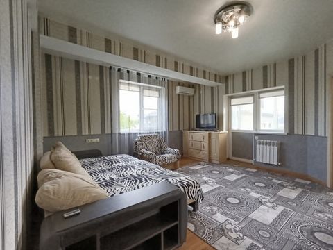 Арт. 105826816 Продается однокомнатная квартира в спальном районе Анапы. В шаговой доступности — новая школа на 3 тысячи мест, детский сад, детская поликлиника, дом культуры, сетевые супермаркеты и маркетплейс, остановка общественного транспорта. Все...
