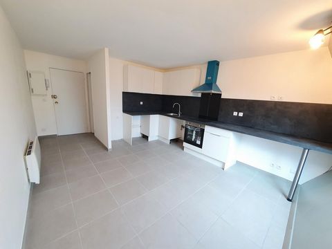 Premier achat / Étudiant / Investisseur - Face à la gare RER A et routière de Joinville-le-Pont