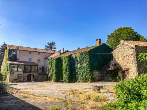 Exceptionnel ensemble immobilier en pleine nature – Castanet-le-Haut (34) – Ancienne ferme rénovée sur plus d’un hectare