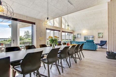 Well-appointed cottage with swimming pool, whirlpool and sauna as well as various activities located by Hvidbjerg Strand. The house's pool section contains both a large swimming pool with swimming coach, large, built-in whirlpool and sauna with room ...