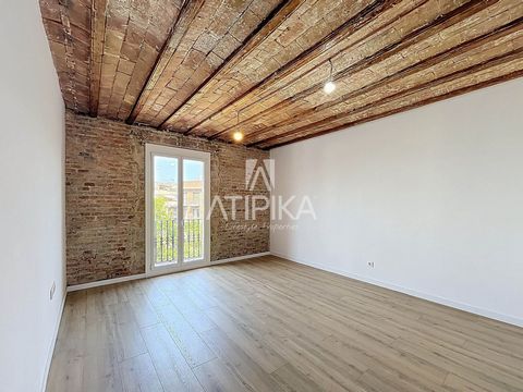 This beautiful 87 m² built apartment, completely renovated, is located in the heart of the vibrant Sant Antoni neighborhood, one of Barcelona's most sought-after areas. With a modern and functional layout, the property offers 2 spacious double bedroo...