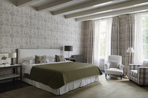 Dit prachtige monumentale pand (waarvan recentelijk een artikel is gepubliceerd in het Nederlandse magazine 'Residence' en het Britse House and Garden) met 3 slaapkamers is wellicht het mooiste vakantiehuis van Harlingen. Het ligt op steenworp afstan...