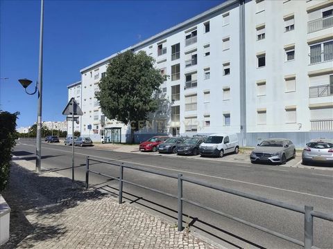IMÓVEL OCUPADO | NÃO DISPONÍVEL PARA VISITAS Apartamento T3 com uma área total de 78 metros quadrados, localizado em Agualva, Sintra, distrito de Lisboa. Localizado em zona residencial consolidada, o imóvel fica próximo de pontos de comércio, serviço...