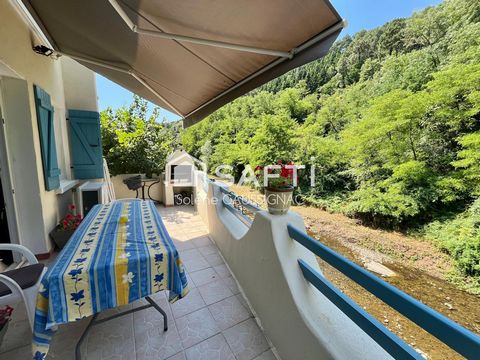 Maison de village rénovée, 3 chambres avec vue rivière.