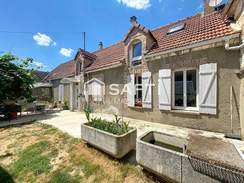 À vendre – Maison de village avec cour, jardin, dépendances et studio indépendant
