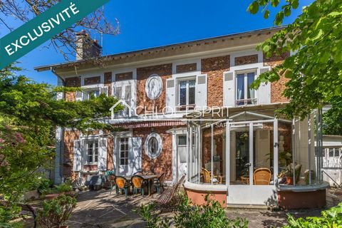 Maison de maître en meulière, 8 pièces, 190m²