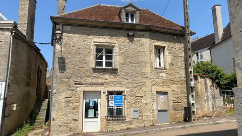 À VENDRE Locaux professionnels au cur du village Ancienne agence bancaire à L'ISLE SUR SEREIN (89)