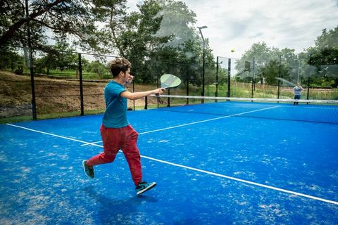 This cosy chalet in the waterside Holiday Park Leukermeer is perfect for young families during school holidays and as a base for couples during other periods. The accommodation is neatly furnished with the most up to date equipment and has two bedroo...