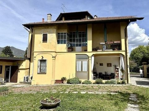 I-21038 Leggiuno, Via Piave 9 Regio: Lago Maggiore / Varese Grundstücksgröße: ca. 500 m2 oppervlakte Wohnfläche: 190 m2 Etagen: Erdgeschoss Renovatie: 2024 Zustand: sehr gut Slecht/WC: 2 Abstellraum: 1 Heizung: Gas Beschrijving: ja Parkeerterrein: 4 ...