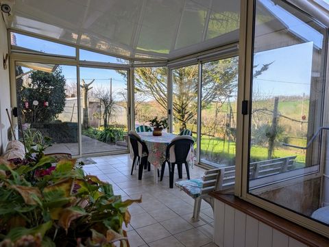 Longère à vendre 197m² dont appartement T1 - TERVAL (85)