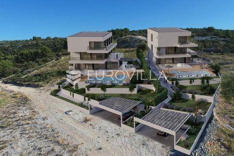 Rogoznica, attractive building plot of 850 m2. The plot is rectangular in shape and not demanding for construction. The plot offers a beautiful view of Rogoznica and the sea. Infrastructure is nearby.It is located 2 km from the sea and the center of ...