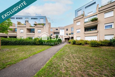 Appartement type 3 traversant de 60 m2, au 2 ème et dernier étage d'une petite copropriété.