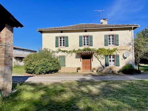Maison de caractère + 3 grands Hangars