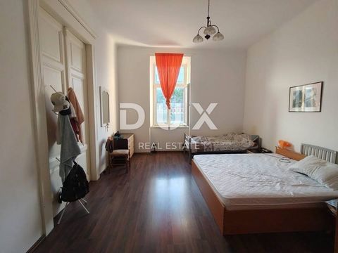 Location: Primorsko-goranska županija, Rijeka, Mlaka. RIJEKA, MLAKA - Spacious 3-bedroom apartment with a balcony in a quality building For sale is a spacious apartment of 86 m², located on the second floor of a neat residential building. The apartme...