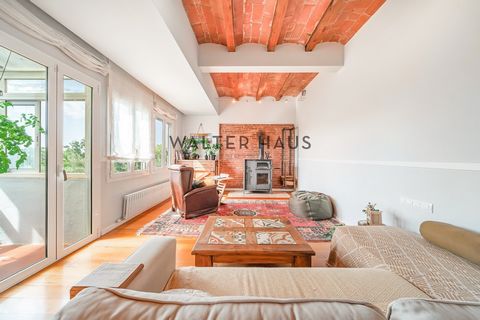 In the heart of a quiet residential area of Barcelona, we present a unique 170 m2 interior home, located within an elegant 1930s Art Nouveau single-family home. This home combines original character with a contemporary renovation designed to offer ma...