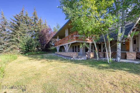 Als locatie belangrijk voor je is, dan is dit het wel! Deze goed onderhouden houtskeletbouwwoning, gebouwd door Big Timber Works / Blue Ribbon Builders, is gelegen in de chique wijk Sweetgrass Hills helemaal bovenaan de onderverdeling. De locatie van...