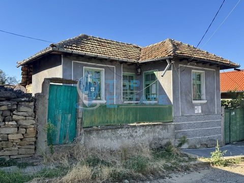 Top Estate Real Estate offers you a solid house in the high part of the village of Dzhulyunitsa, Veliko Tarnovo region. The village is located 25 km from the town of Varna. Veliko Tarnovo, it is well arranged, with regular bus transport, school, kind...