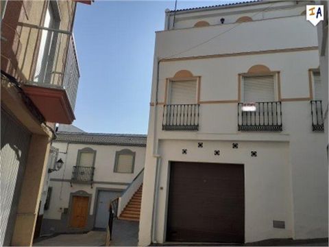 This furnished, large family home in the centre of Iznájar with 4 bedrooms and 2 bedrooms and a beautiful view over the town and lake. The house sits in a small community with a communal gate. Once inside you have a bright kitchen, living space, bath...