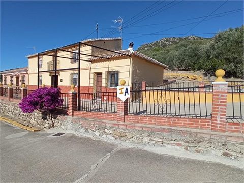 Dit charmante landhuis is gelegen in het zeer rustige dorpje Periana, in de provincie Malaga, Andalusië. Periana ligt 550 meter boven de zeespiegel en wordt omringd door de bergketens van Alhama, Enmedio en Tejeda; waardoor u kunt genieten van een pr...