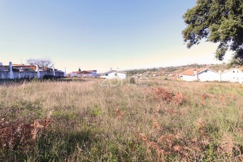 Property ID: ZMPT548369 Plot of Land w/680 m2 in Folhadal, Nelas! Intended for the construction of individual housing with 270 m2 of construction area. Inserted in a quiet allotment surrounded by nature, located in Rua do Talegre in Nelas. Land with ...