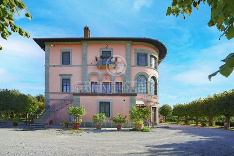This delightful Art Nouveau villa is located in a strategic position in the municipality of Cortona. It is arranged on three levels for a total of 690 square meters and divided into three independent housing units. The main entrance is on the first f...